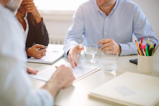 被隱瞞病情成年腫瘤患者/成年文盲是否可以由法定代理人代簽知情同意書？